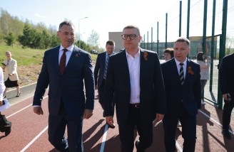 В школе №2 Златоуста по поручению Алексея Текслера завершается ремонт стадиона