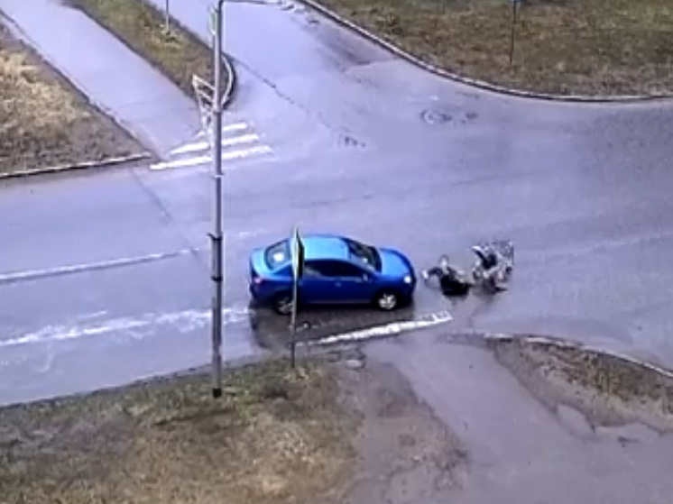 Двое детей на велосипеде попали под машину в Костомукше