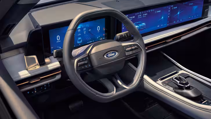 Интерьер Ford Edge L