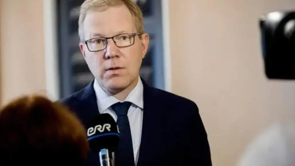 Председатель комиссии парламента Эстонии подал в отставку из-за скандала с обнаженными фото детей