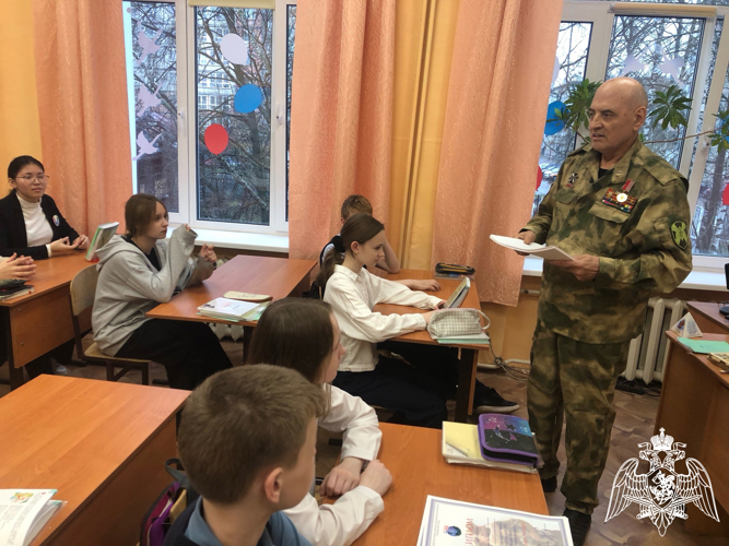 В преддверии Дня Победы кировские ветераны Росгвардии организовали для школьников конкурс 
