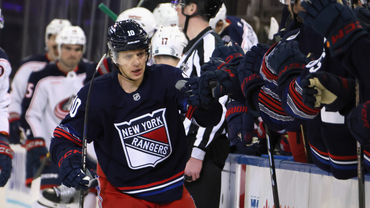 Панарин стал первым недрафтованным игроком НХЛ в XXI веке, сделавшим более 40 голевых передач в десяти сезонах подряд