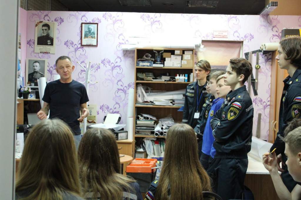 В Курске школьникам провели экскурсию в рекламном агентстве