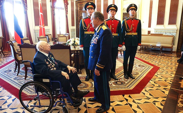 Церемония вручения знаков отличия «Почетный гражданин Санкт-Петербурга» в Мариинском дворце