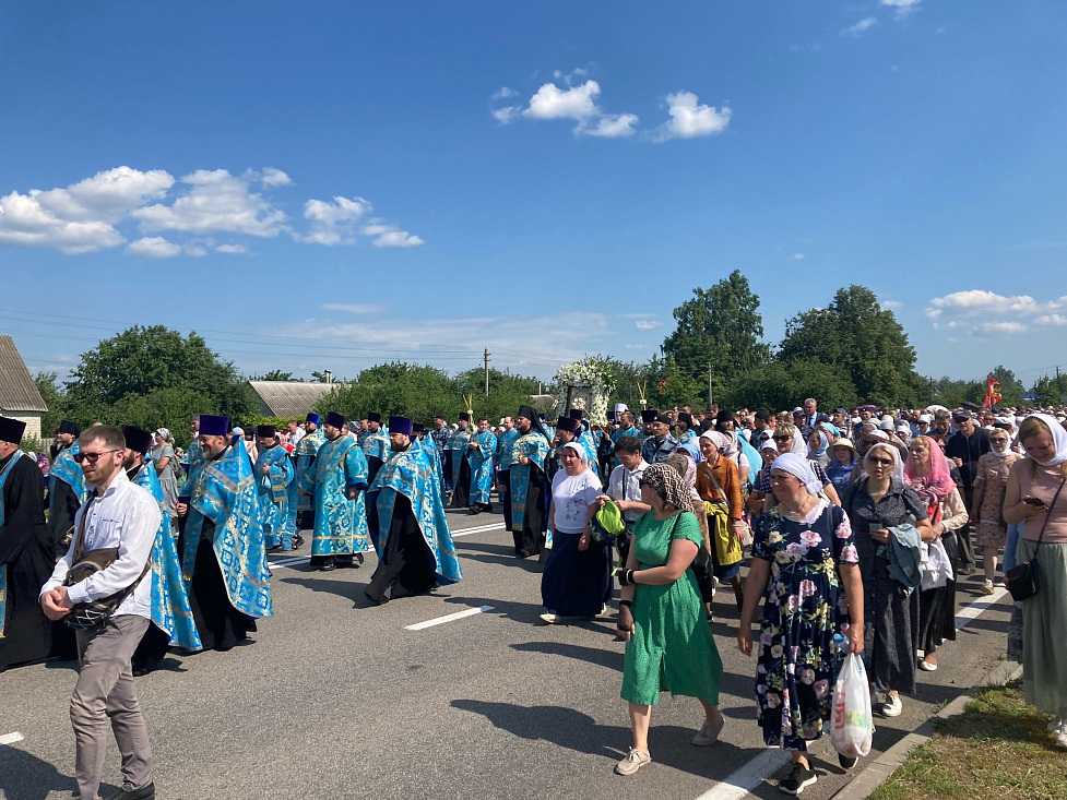 Крестный ход в коренной пустыне в 2012 году. Был ли крестный ход в курске 2024. Курская коренная пустынь монастырь. Коренная пустынь курск крестный ход. Крестный ход в курске 2023.