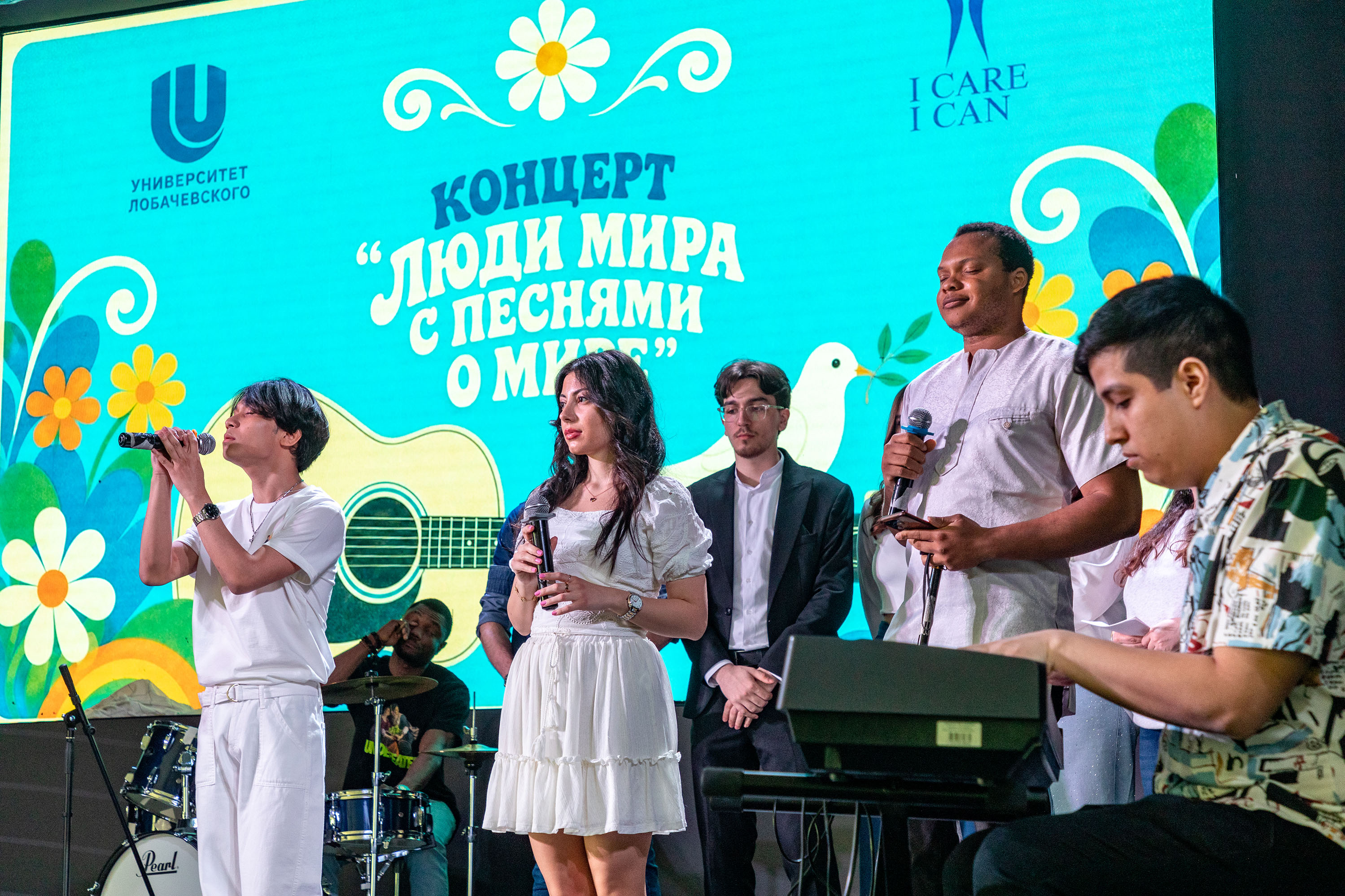 26 0508 АЗ Концерт Люди мира 066 