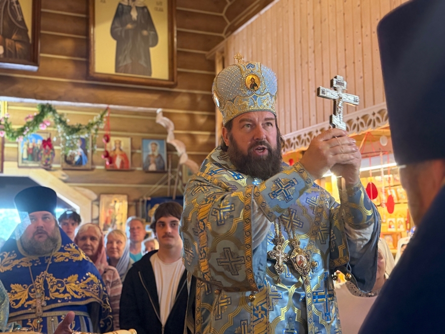 Епископ Митрофан совершил чин великого освящения храма в Кобралово 