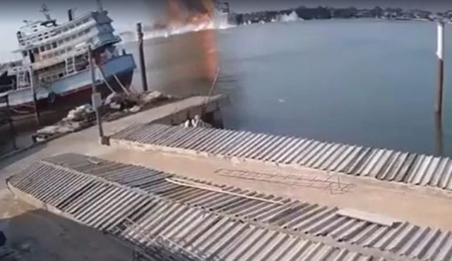Взрыв на танкере Smooth Sea 22