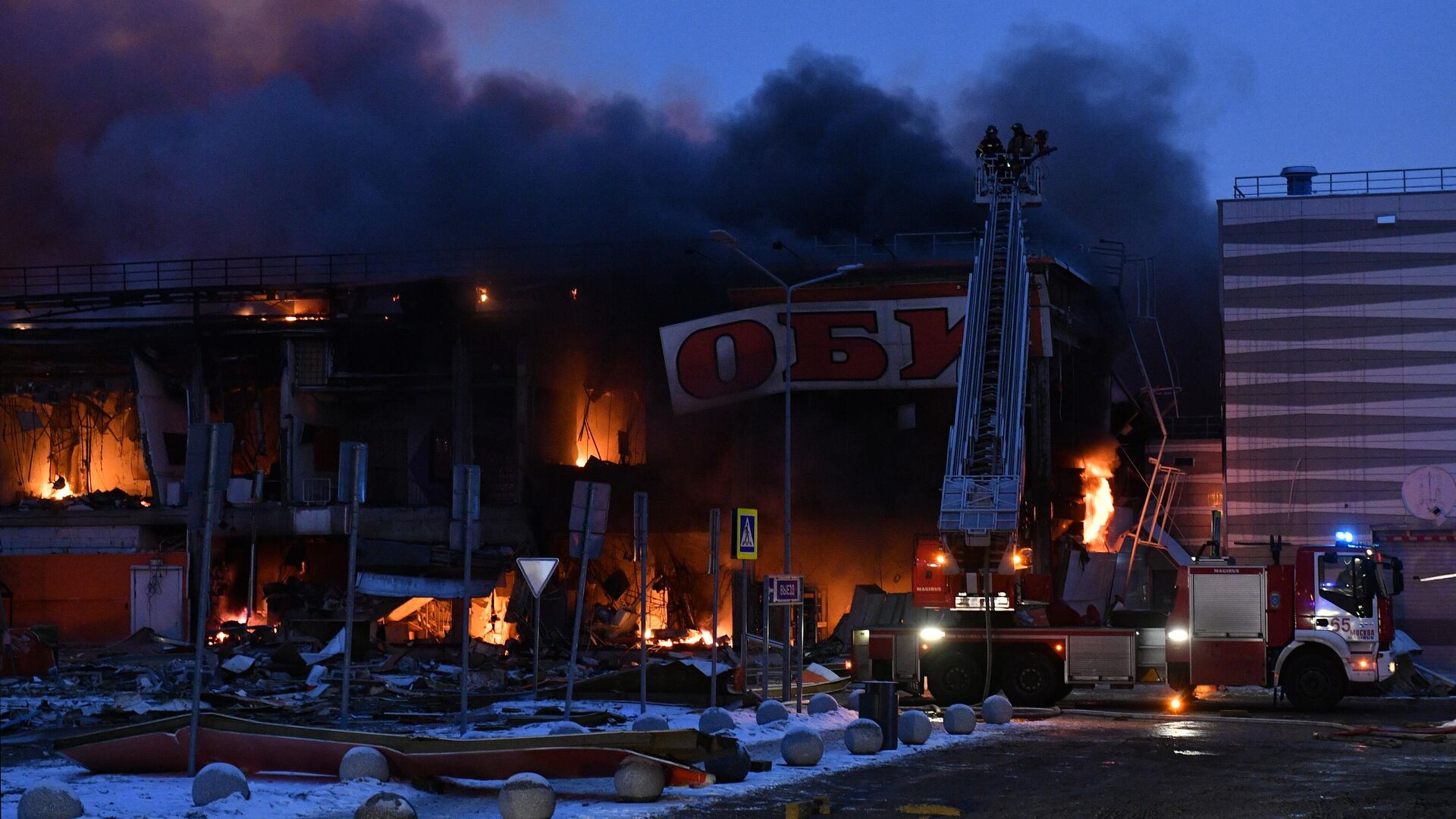 тц оби пожар. оби мега химки пожар. тц химки пожар. тц мега химки пожар. гипермаркет оби химки пожар.