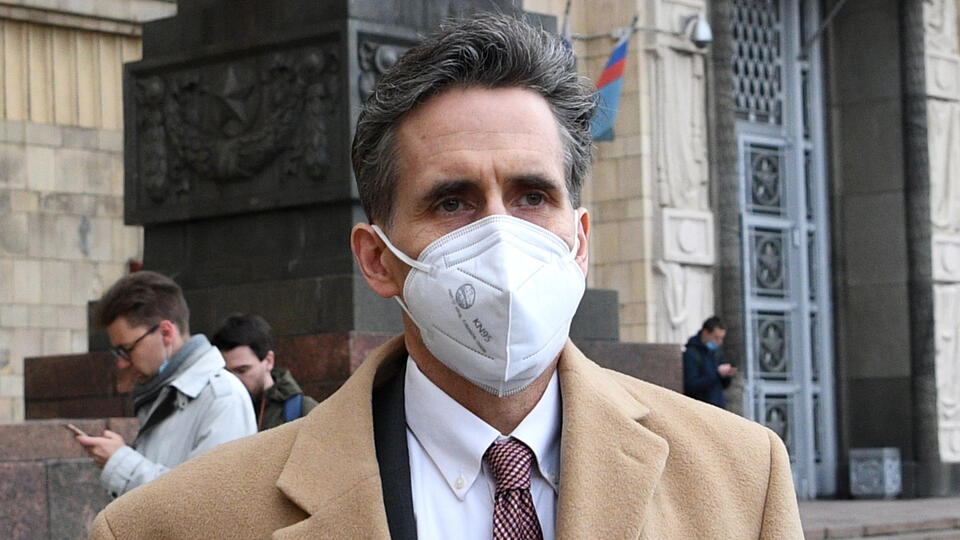 посол сша в россии 2021. посольство россии в америке. заместителя посла сша гормана. заместитель посла сша горман. мид объяснил высылку заместителя посла сша.