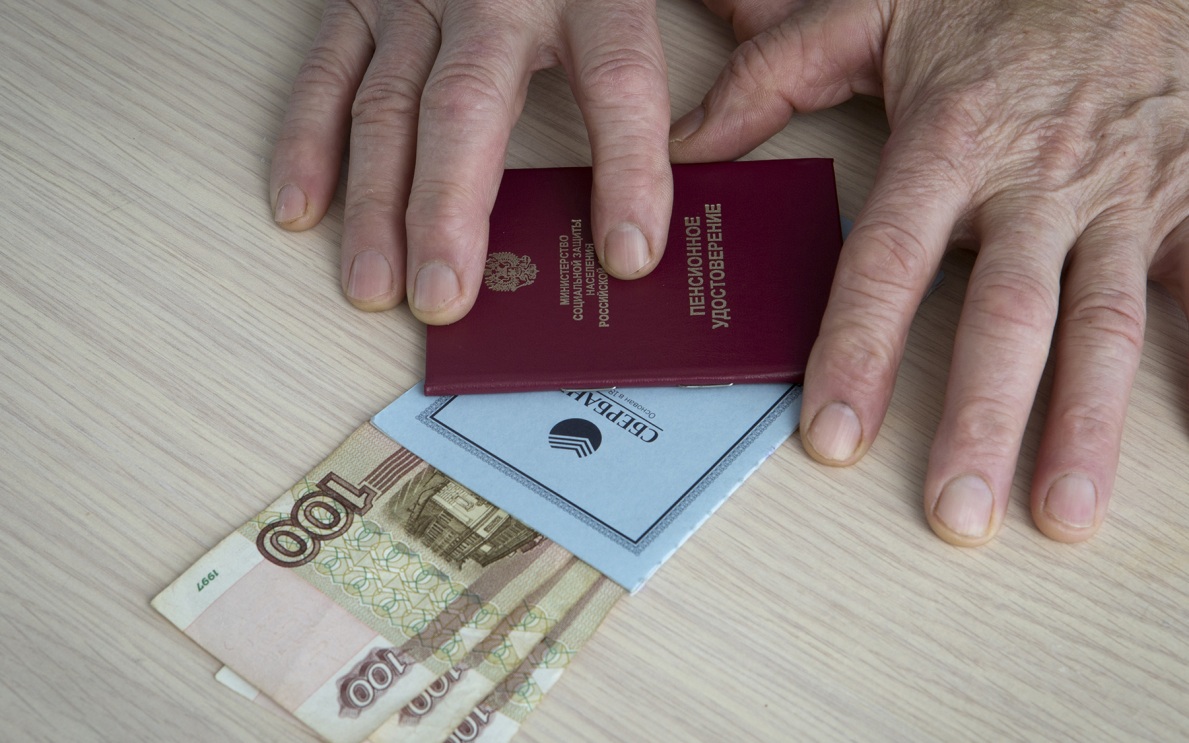 Пенсия неработающих россиян выросла примерно на 2,3 тысячи рублей