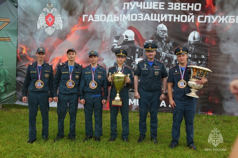 В Москве определили лучшее звено газодымозащитной службы МЧС России