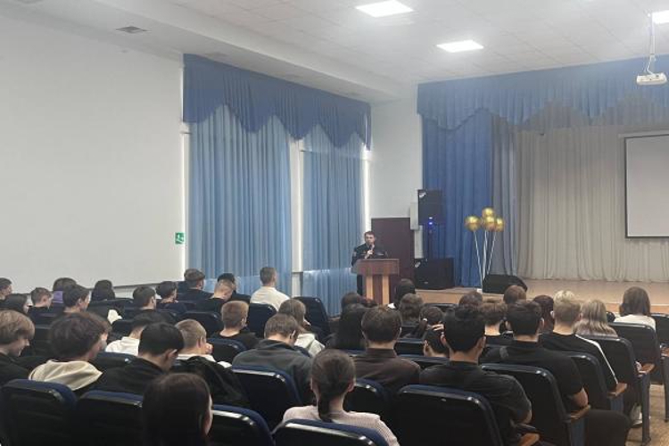 Росгвардейцы рассказали о ВУЗах Росгвардии студентам училища Олимпийского резерва г. Оренбурга