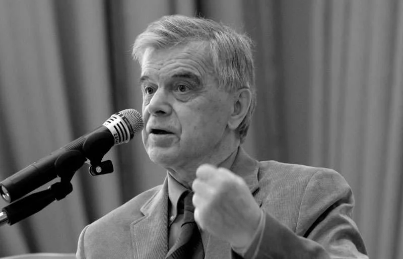 Автором воспоминания является хасбулатов. Хасбулатов - председатель верховного совета рсфср. хасбулатов фото. хасбулатов в августе 1991.