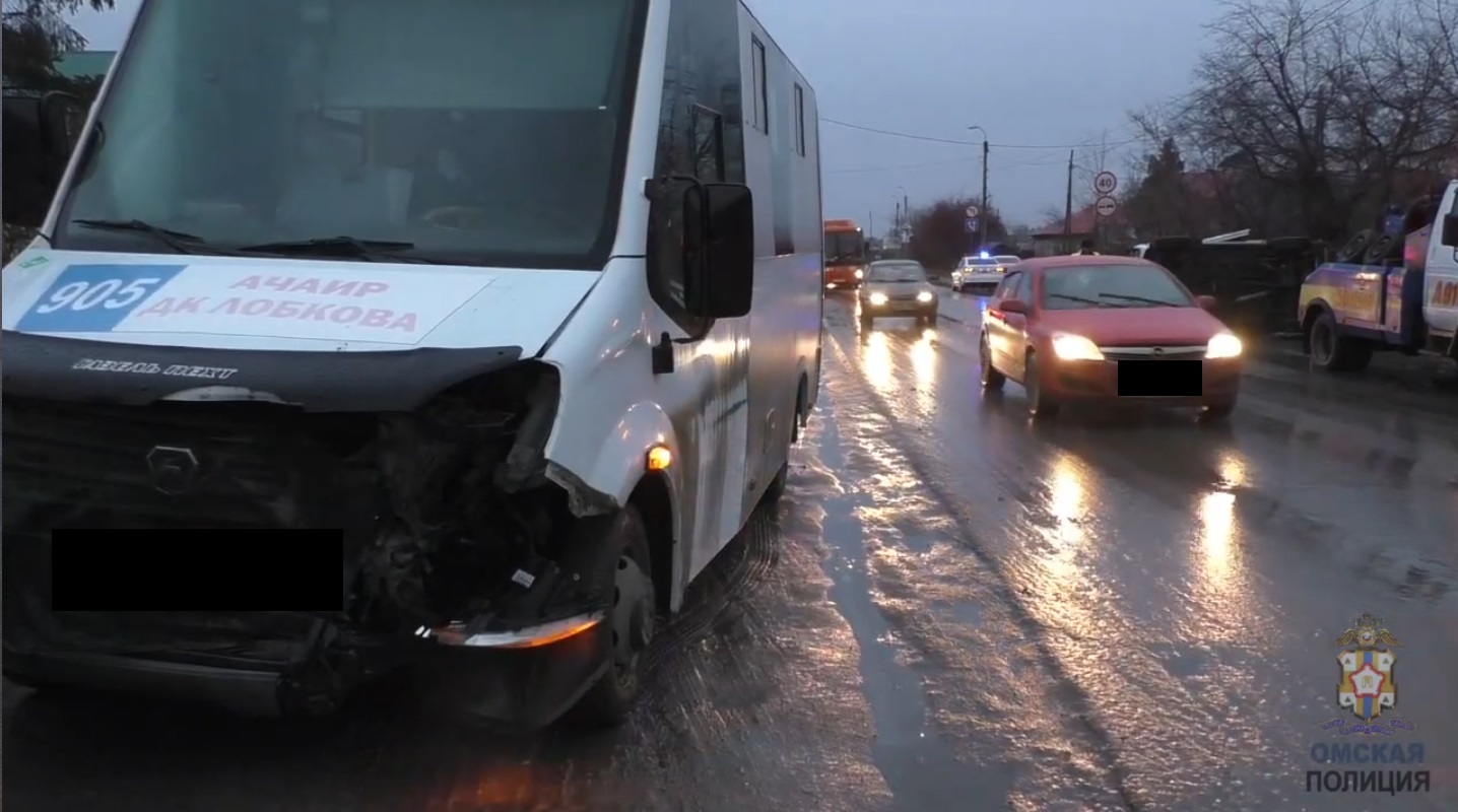 Пассажиры омск. Авария 73 автобуса на Ленино Рязань 13 июня. Маршрутки сбил сейчас мотоциклиста Рязань. Авария в Рязани с мотоциклистом. 47 Маршрутка Рязань.