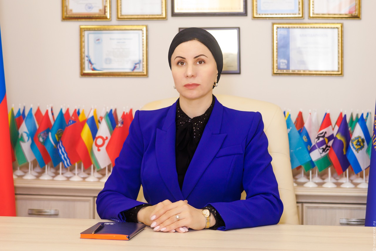 Директор Института родных языков: 