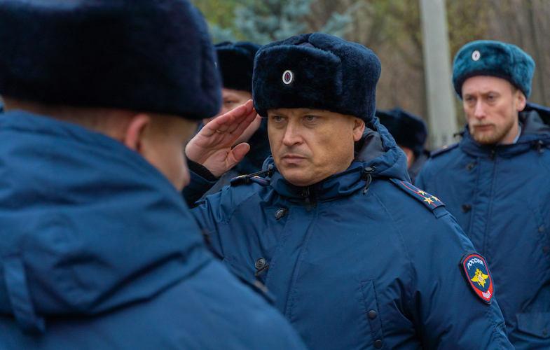 Росгвардейцы отдали долг памяти у мемориала сотрудникам органов внутренних дел