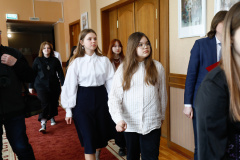 В Законодательном Собрании открыли выставку рисунков учащихся детской художественной школы искусств Челябинска «Передвижник 2.0»