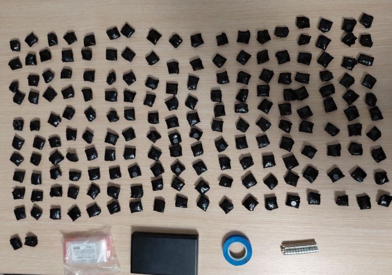 Полицейские в Ижевске нашли дома у наркозакладчика 300 свёртков с порошком