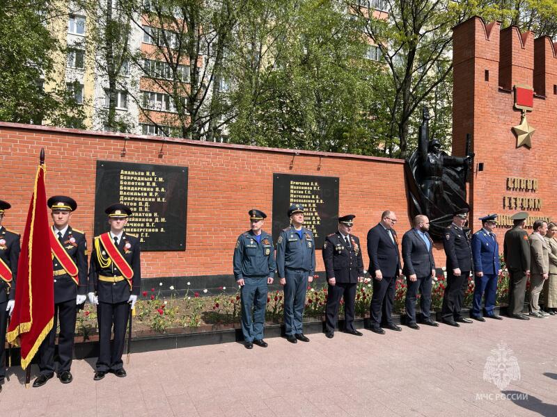 Сотрудники МЧС России приняли участие в памятном митинге
