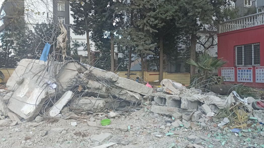 В Турции пропавшего при землетрясении мальчика семья нашла спустя 40 дней
