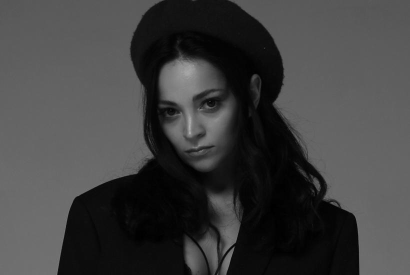 Певица Теона Дольникова