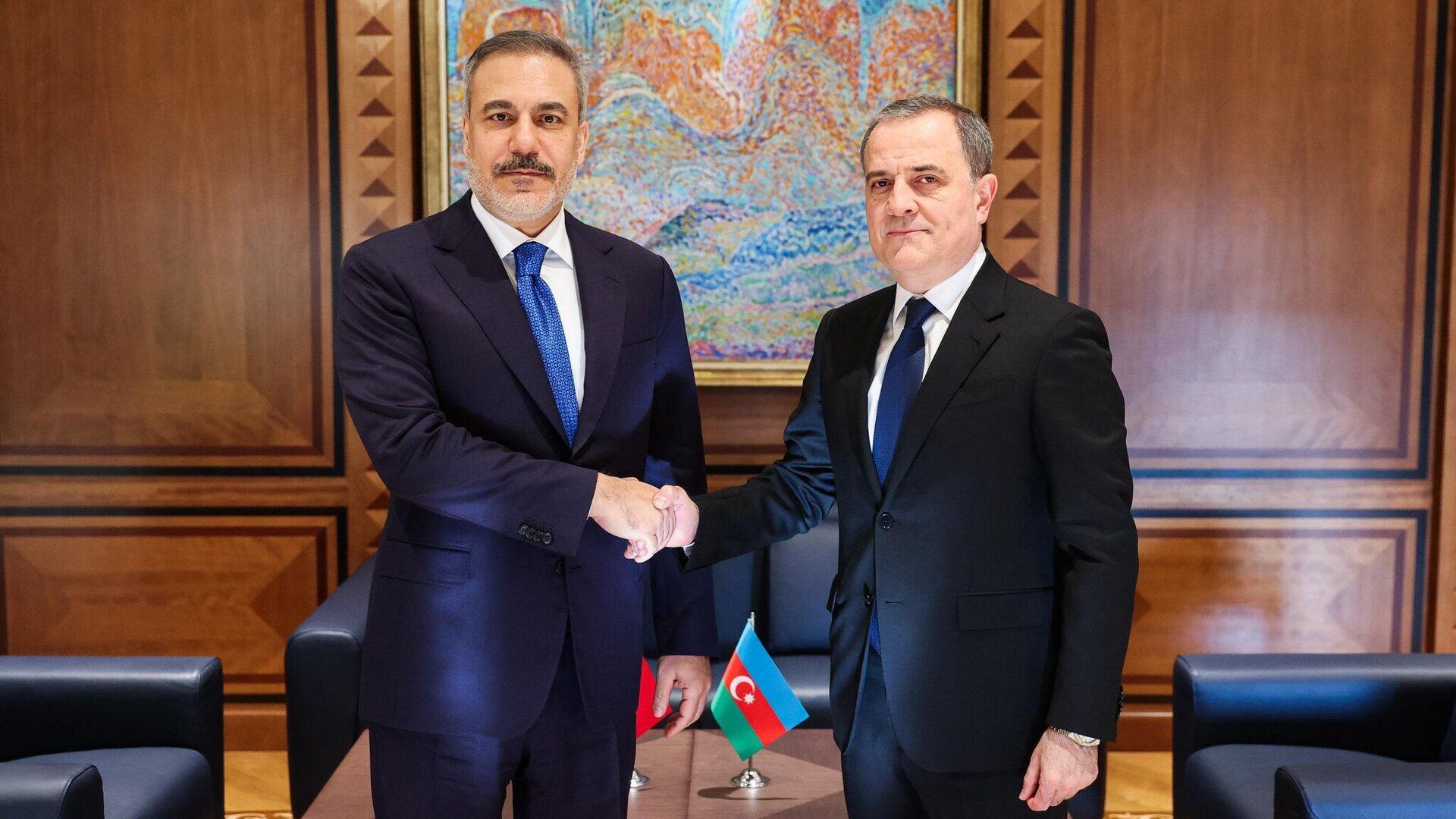 Джейхун Байрамов с турецким коллегой Хаканом Фиданом - Sputnik Азербайджан, 1920, 18.01.2025