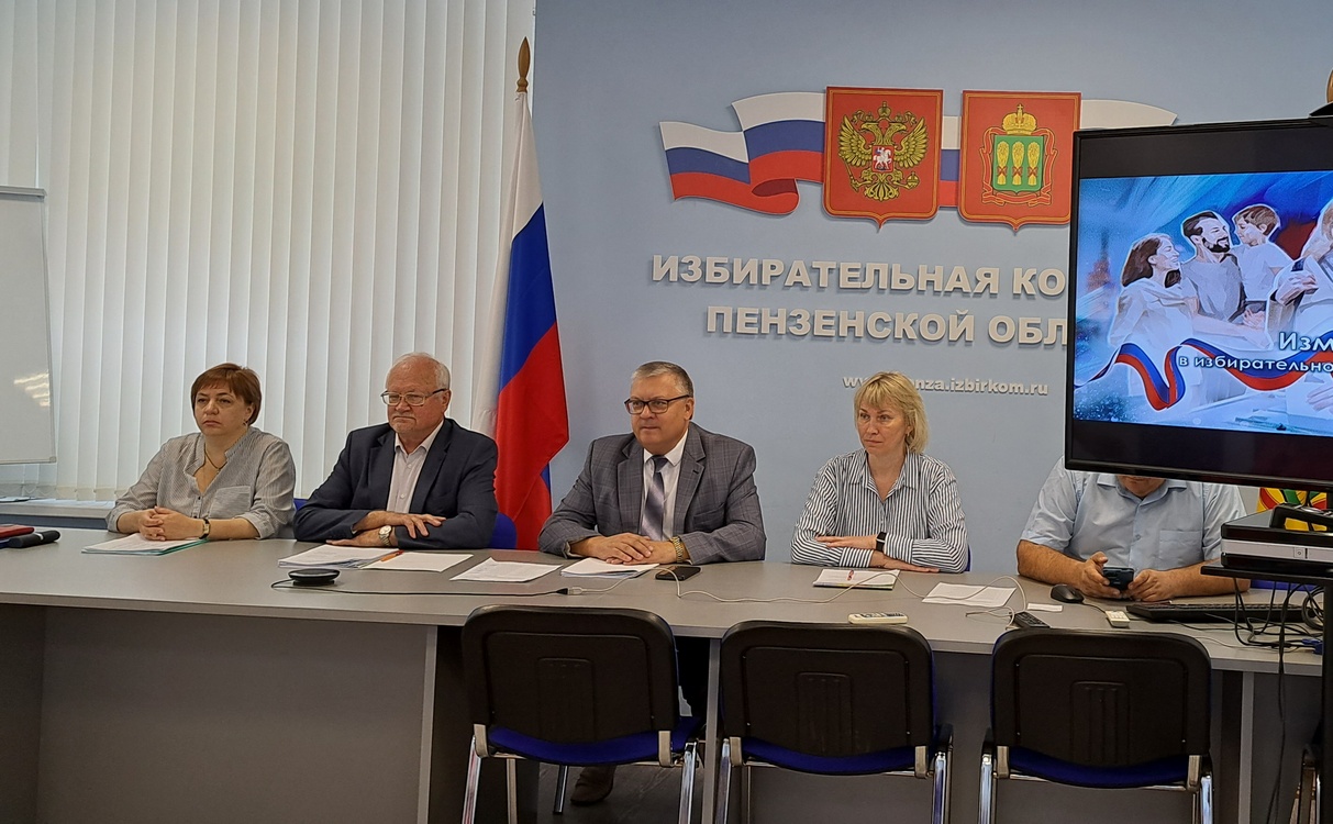 Председатель территориальной избирательной комиссии Наровчатского района и системный администратор приняла участие в областном семинаре