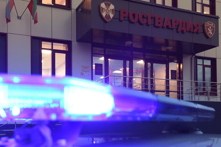 В Казани росгвардейцы совместно с сотрудниками полиции задержали подозреваемого в попытке сбыта наркотиков