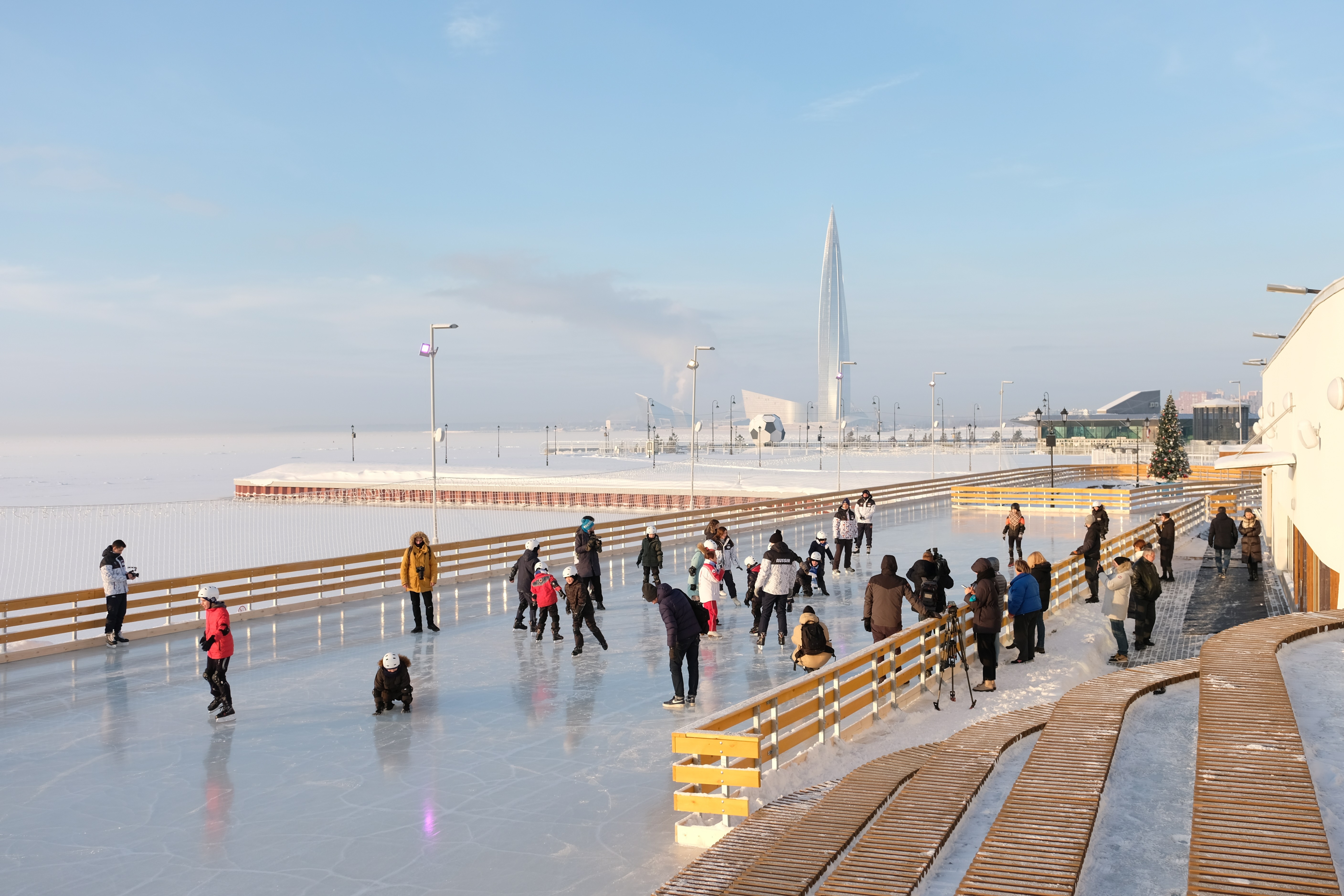 каток у метро зенит