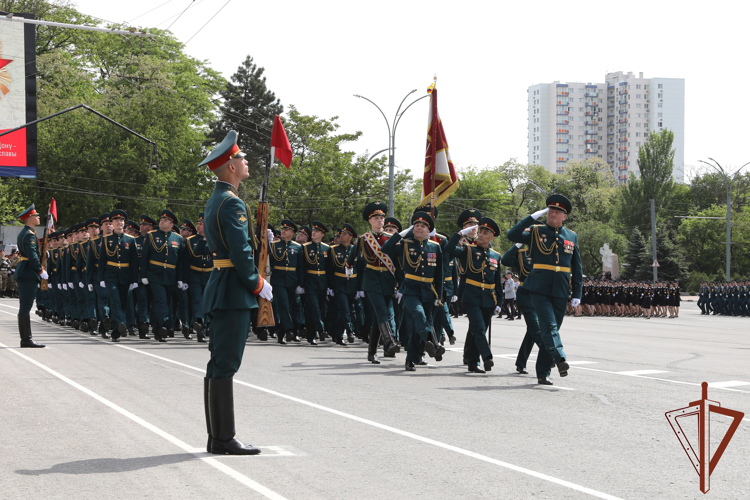 Более 400 росгвардейцев приняли участие в парадах Победы в Ростове-на-Дону и Волгограде