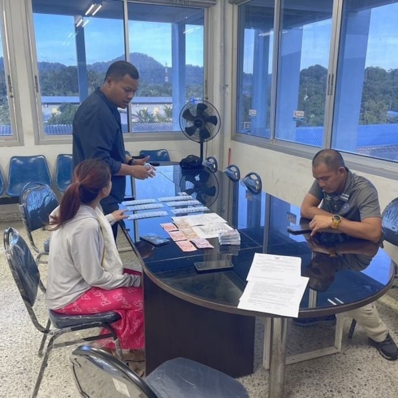 Полиция по восьмому региону арестовала нескольких скупщиков сим-карт на Пхукете и в Краби. Фото: Region 8 Police