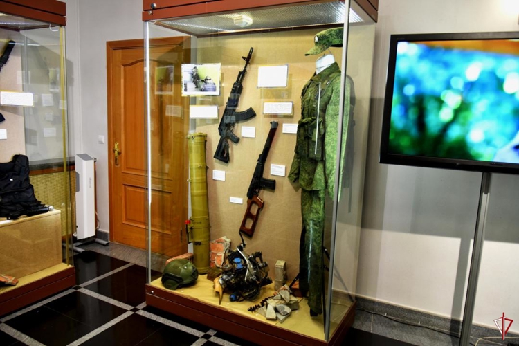 В Удмуртии спецназ Росгвардии принял участие в открытии выставки «Долг. Честь. Отвага», посвященной 75-летию подразделений специального назначения