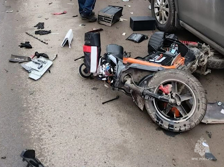 В Калуге столкнулись Hyundai и самокат: есть пострадавший