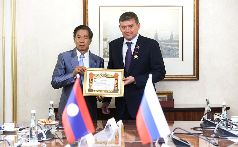 Встреча Николая Журавлева с членом Политбюро Народно-революционной партии Лаоса, Председателем Центрального комитета Лаосского фронта национального развития