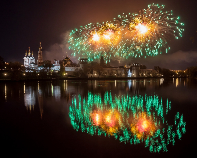 Будет ли в москве салют. Ростех фестиваль фейерверков 2022. Фестиваль фейерверков 2022 Братеево. Фестиваль фейерверков Ростех Братеево. Салют в честь дня рождения.