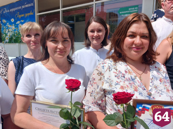 В канун Дня медработника саратовским пациентам пожелали здоровья 