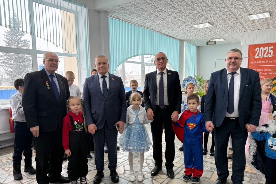 Депутаты Госсовета Чувашии присоединились к ежегодной акции «Елка желаний»