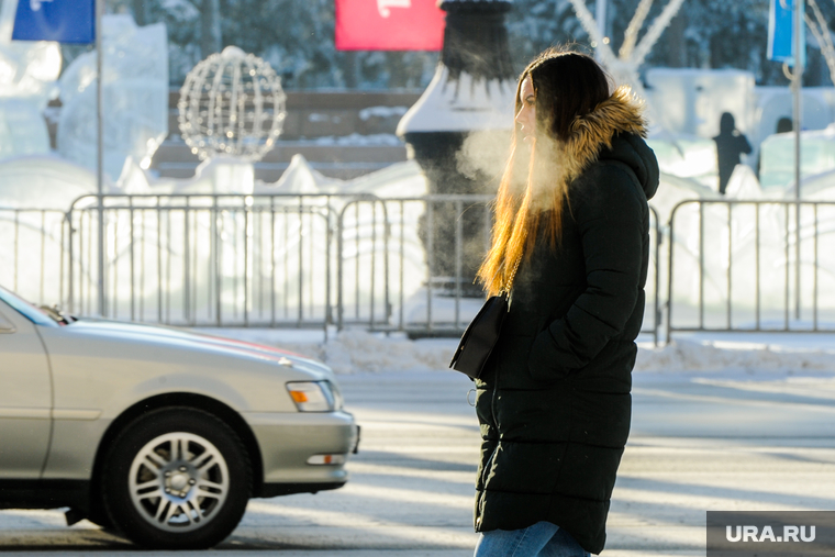 Минхунь посмертный брак. Странное поведение девушки. Замерзшая девушка. 25 девушка вышла. Девушки которые пропали без вести.
