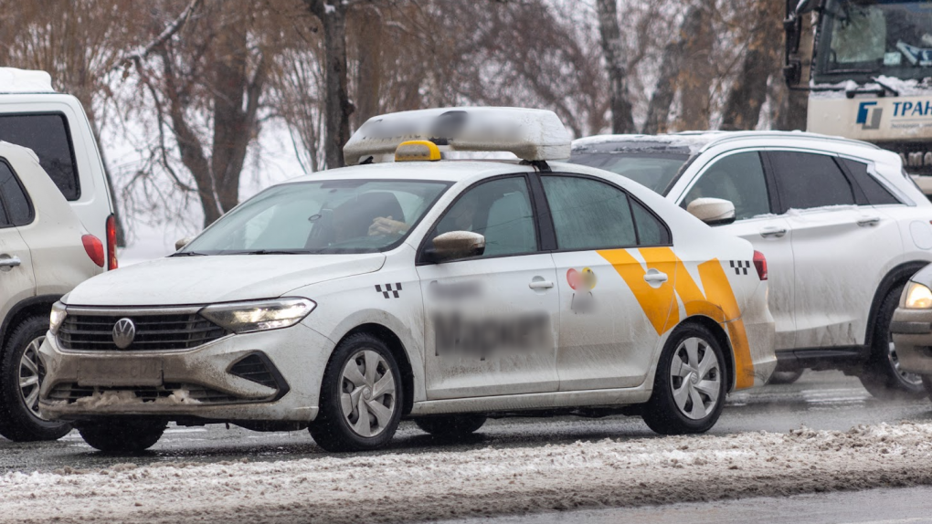 Номер такси в новосибирске. Такси Новосибирск. Автомобиль под такси. Таксопарки в Новосибирске. Такси 5.