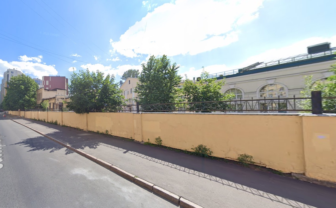 Вид на промзону на Заозерной улице в Санкт-Петербурге