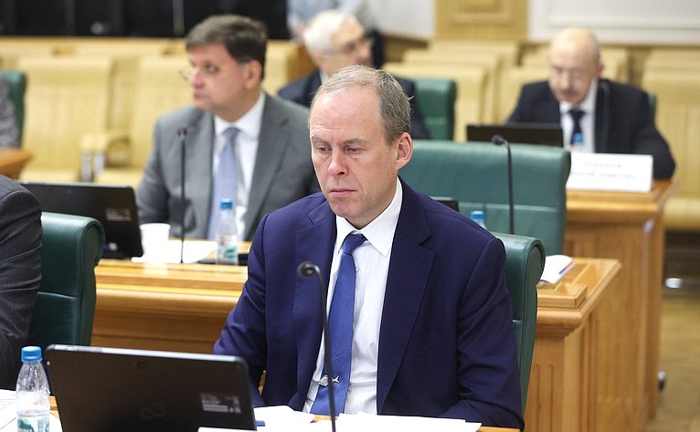 Парламентские слушания, посвященные вопросам реализации Федерального закона «О рыболовстве и сохранении водных биологических ресурсов» в части перезаключения договоров пользования рыболовными участками