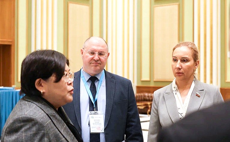 Делегация сенаторов по наблюдению за проведением референдума по принятию новой Конституции Казахстана приняла участие во встрече в Конституционном суде Республики Казахстан