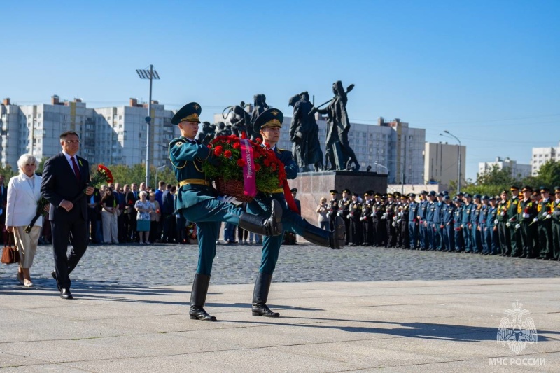 Сотрудники МЧС России приняли участие в памятных мероприятиях, посвященных началу Блокады Ленинграда