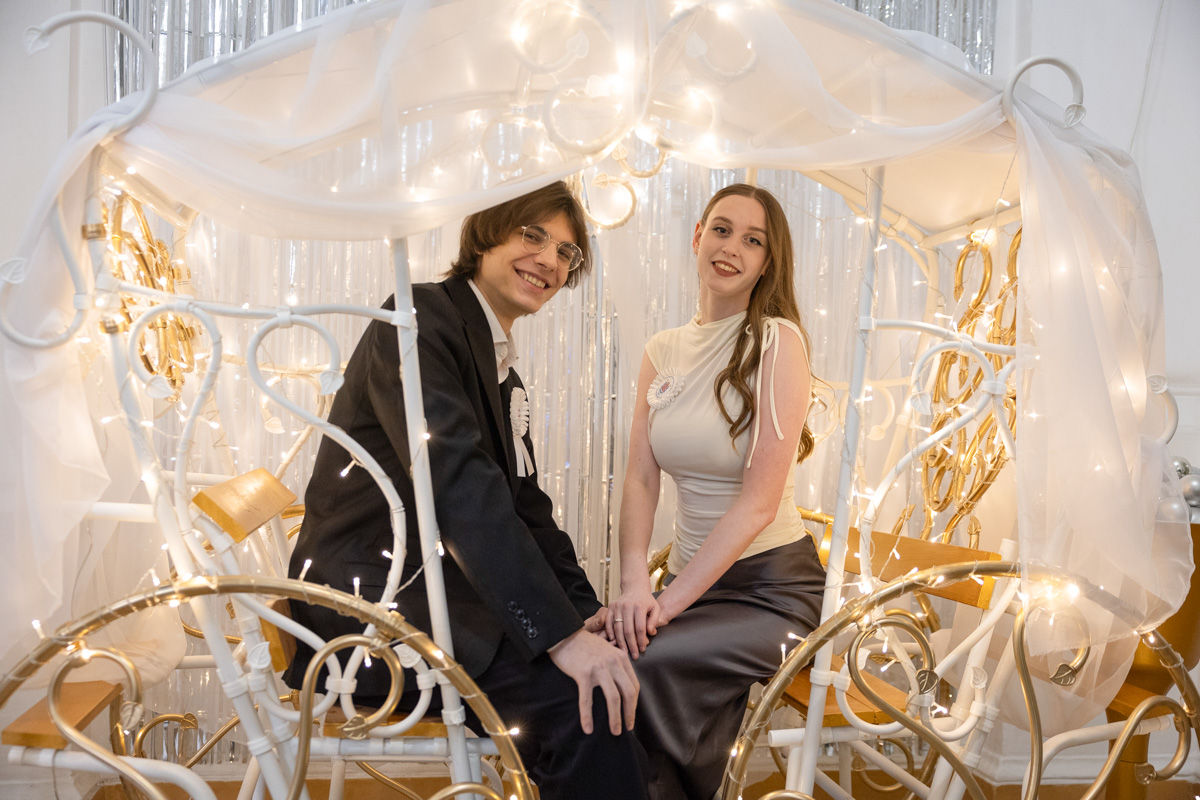 Участник бала в фотозоне 