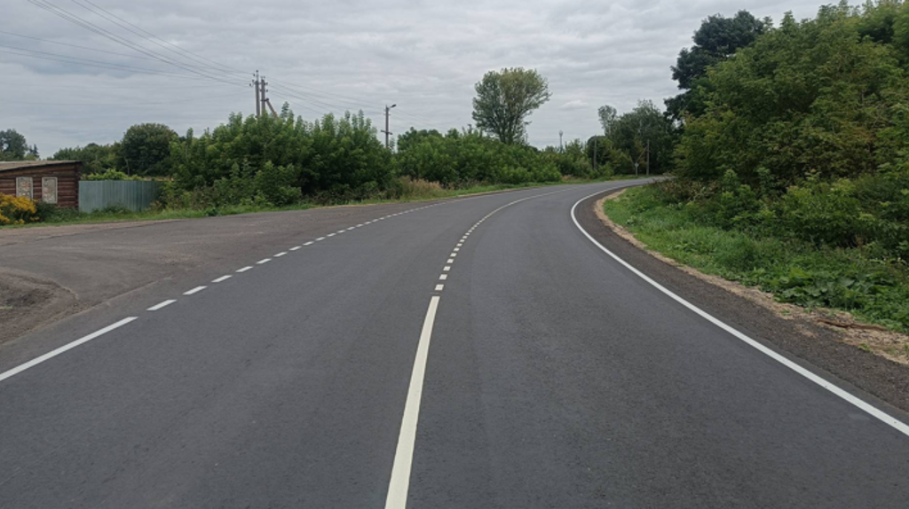В Брянской области обновили дороги к небольшим населенным пунктам