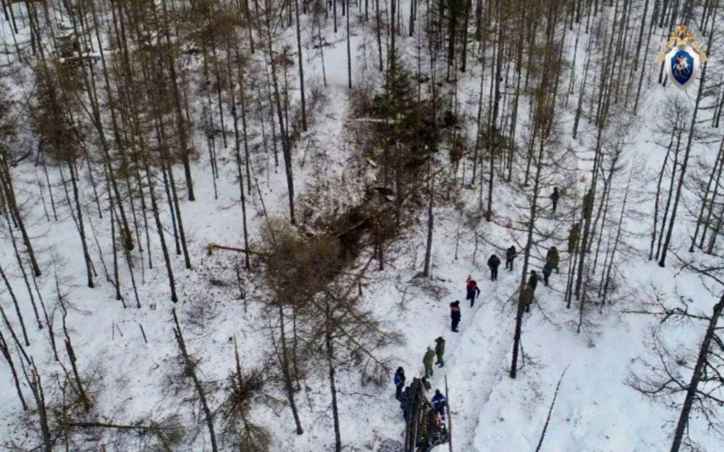 Опубликованы кадры с места падения вертолета в Приамурье