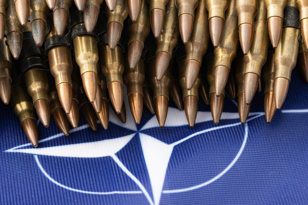 Западное оружие из Украины через черный рынок расползается по миру. И это очень опасно