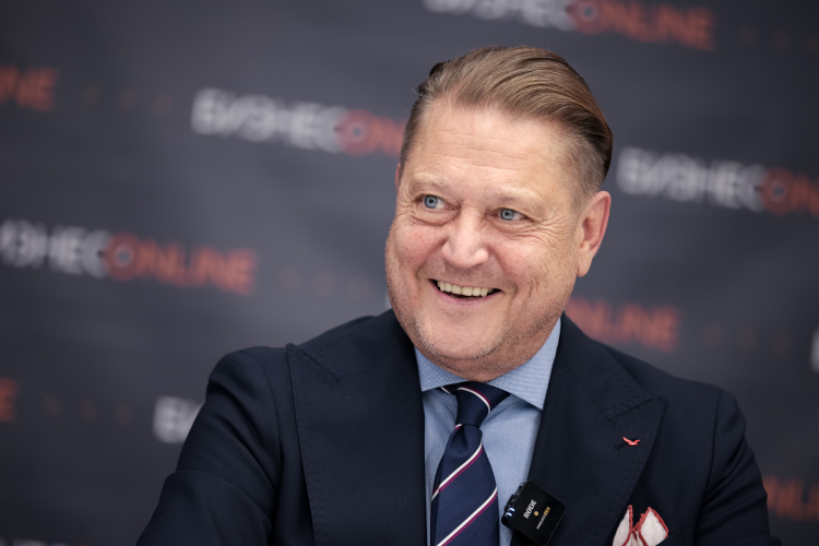 Свой юбилейный день рождения, 20 октября, рулевой главного оркестра республики Александр Сладковский проведет на сцене ГБКЗ им. Сайдашева с концертом «50 лет в строю»