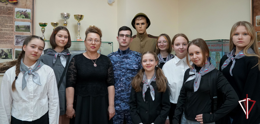 Юные журналисты в гостях у росгвардейцев